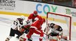 Český gólman Lukáš Dostál ve svém premiérovém utkání v NHL, kdy pomohl Anaheimu k výhře nad Detroitem