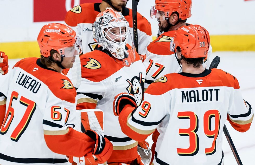 Dostál pomohl Anaheimu k vítězství, na ledě Winnipegu moc práce neměl Dostál pomohl Anaheimu k vítězství, na ledě Winnipegu moc práce neměl