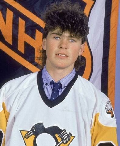 Jaromír Jágr v roce 1990 po draftování Pittsburghem do NHL Jaromír Jágr v roce 1990 po draftování Pittsburghem do NHL