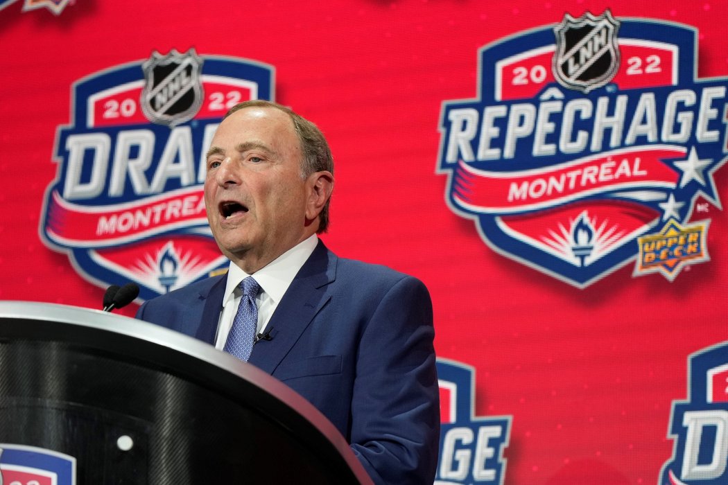Komisař NHL Gary Bettman zahajuje vstupní draft v Montrealu