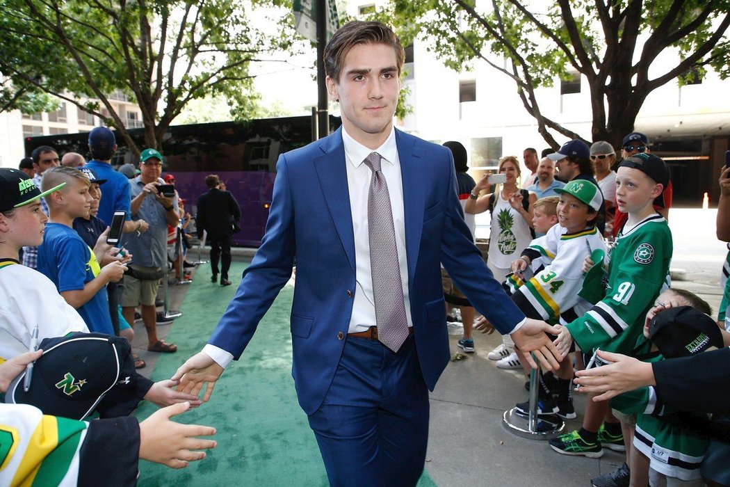 Český útočník Filip Zadina přichází na draft do American Airlines Center v Dallasu