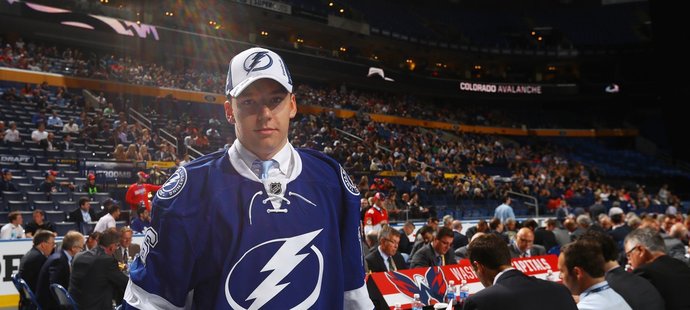 Obránce Libor Hájek byl prvním Čechem, který uspěl na letošním draftu NHL. Jako 37. si ho vybrala Tampa.