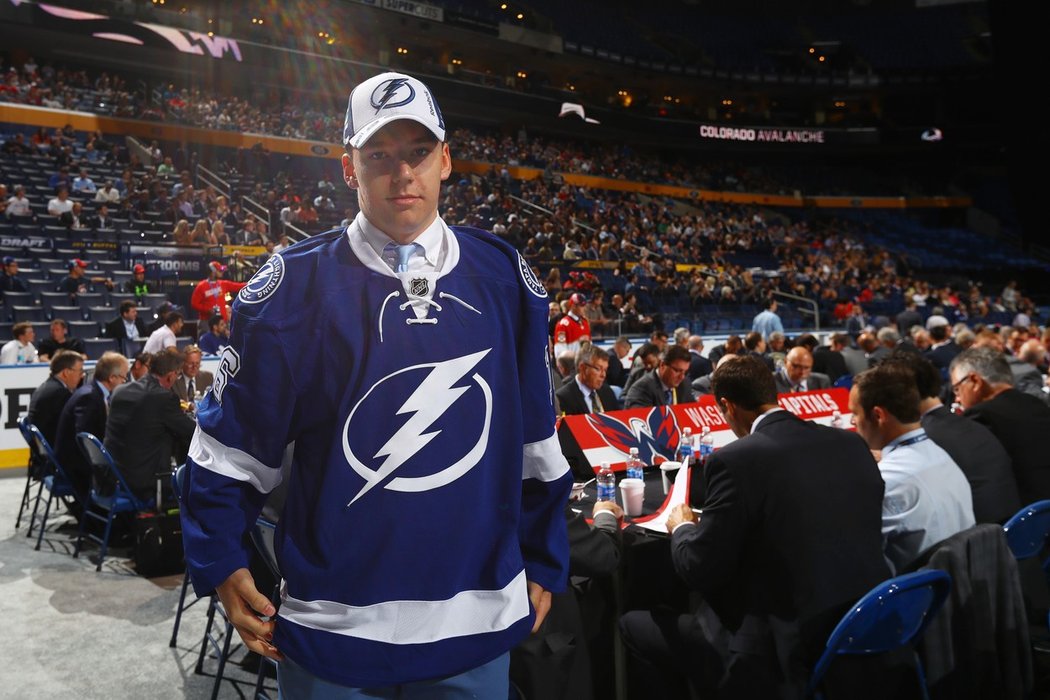 Obránce Libor Hájek byl prvním Čechem, který uspěl na letošním draftu NHL. Jako 37. si ho vybrala Tampa.