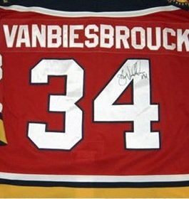 34. John Vanbiesbrouck, brankář - Malý gólman, který předváděl velká čísla. Floridu dotlačil až do finále Stanley Cupu, nejlepší gólman roku 1986.