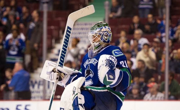 Eddie Läck je zatím posledním brankářem, která dovedl Vancouver do play off. Eddie Läck je zatím posledním brankářem, která dovedl Vancouver do play off.
