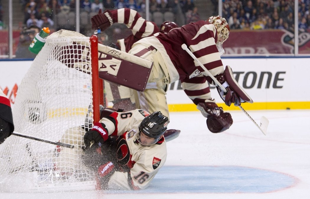 Eddie Läck během Heritage Classic proti Ottawě v roce 2014.