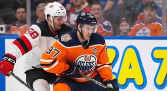 New Jersey zabralo, McDavid má sto bodů. Toronto vypálilo 29x za třetinu