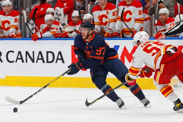 Kapitán Edmontonu Connor McDavid válí i v nové sezoně NHL Kapitán Edmontonu Connor McDavid válí i v nové sezoně NHL