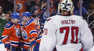 Edmonton dál šokuje NHL, Pastrňák udeřil po deseti vteřinách