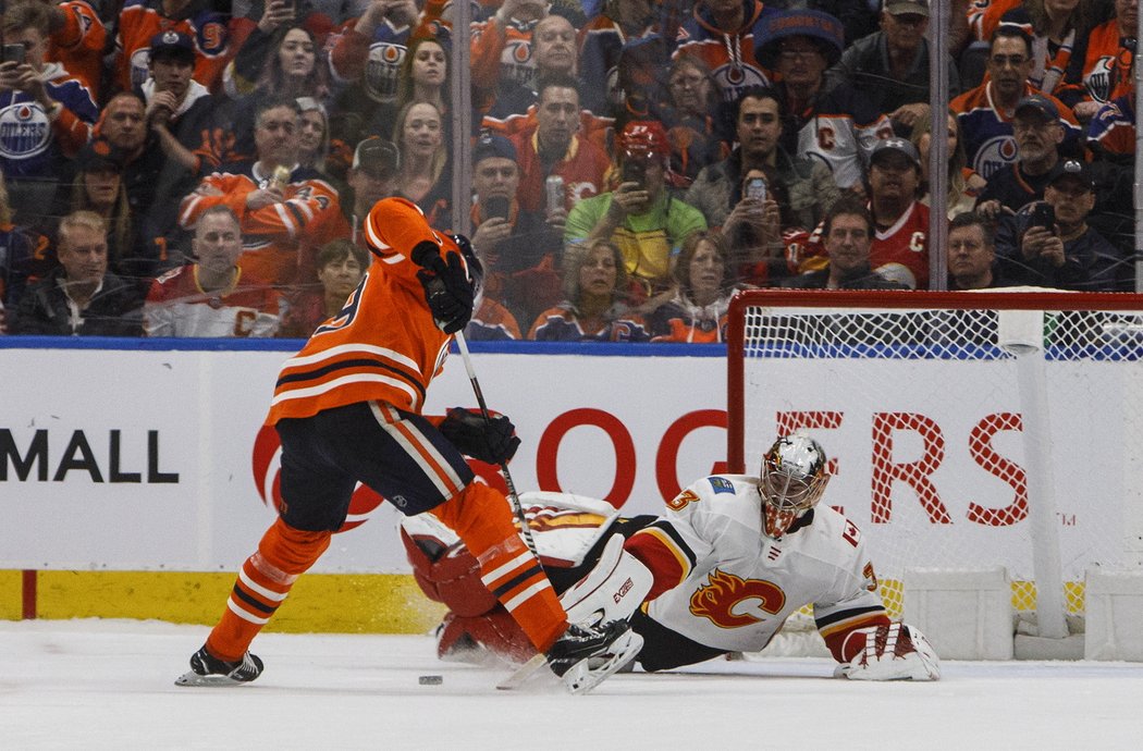 David Rittich padl Leonu Draisaitlovi pod nohy a Calgary mělo vyhráno