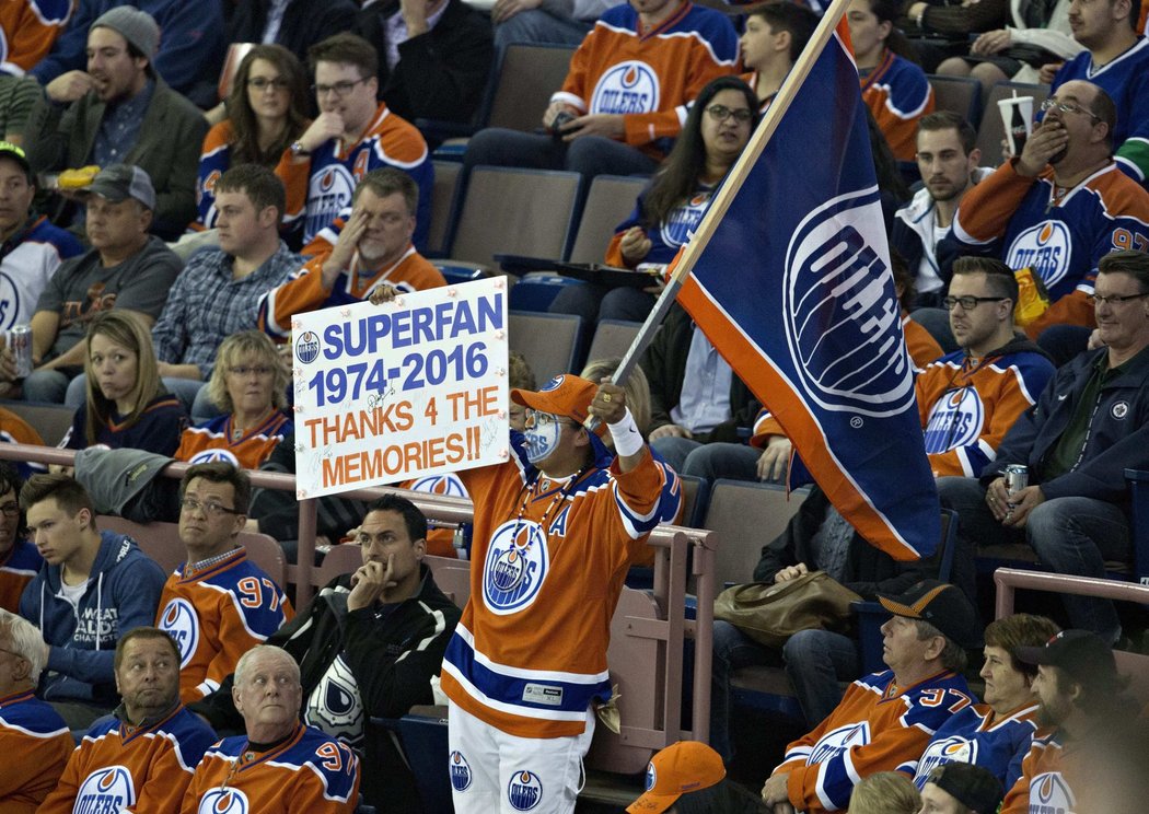 Fanoušci jsou oddaní, i když se Oilers roky nedaří