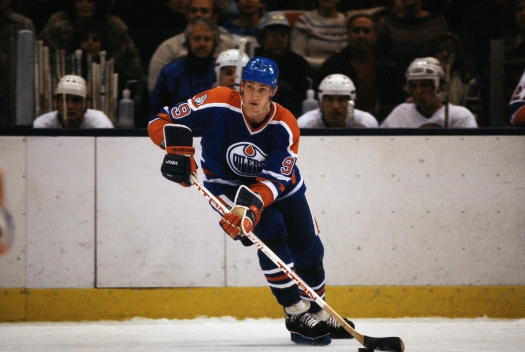 V historickém kanadském bodování NHL má Wayne Gretzky 970 bodů náskok na druhého Messiera.