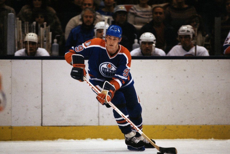 99. Wayne Gretzky, útočník - The Great One, tady asi není třeba nic dodávat.