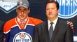 Nail Jakupov pózuje s generálním manažerem Oilers