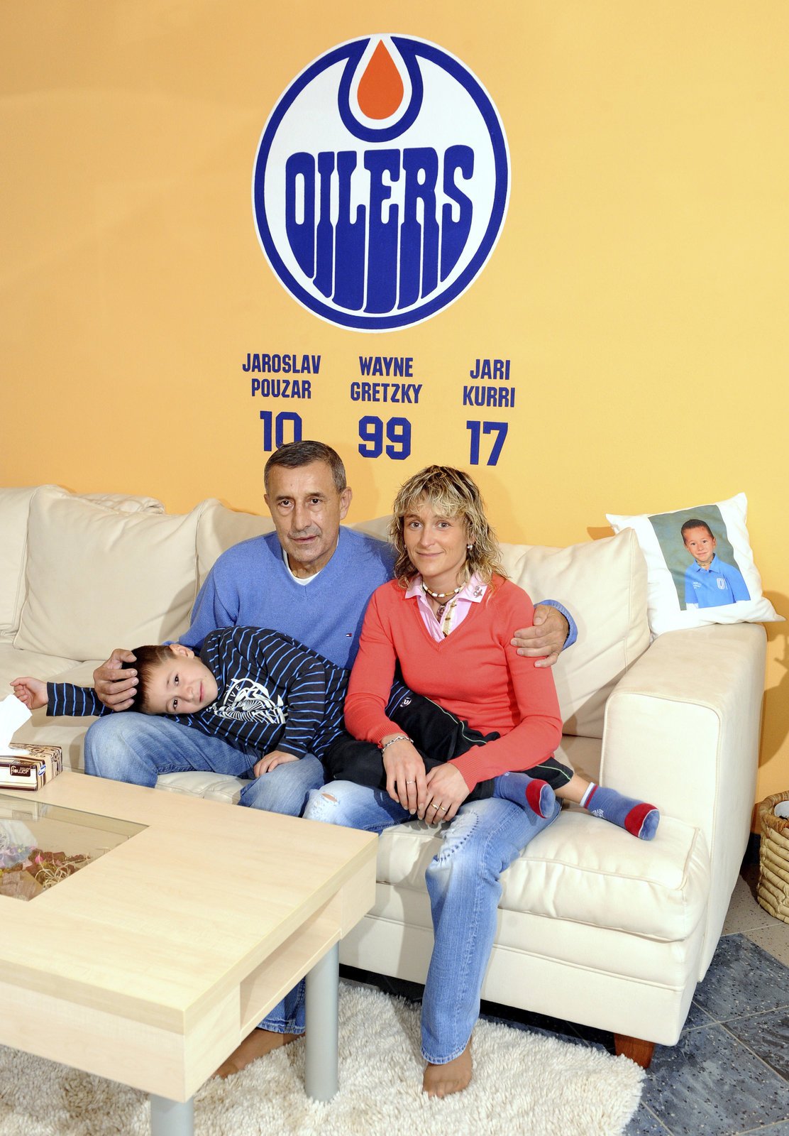 Jaroslav Pouzar se synem Jaroslavem a manželkou Ditou si užívají domácí pohody