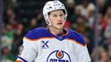 Útočník Jeff Skinner