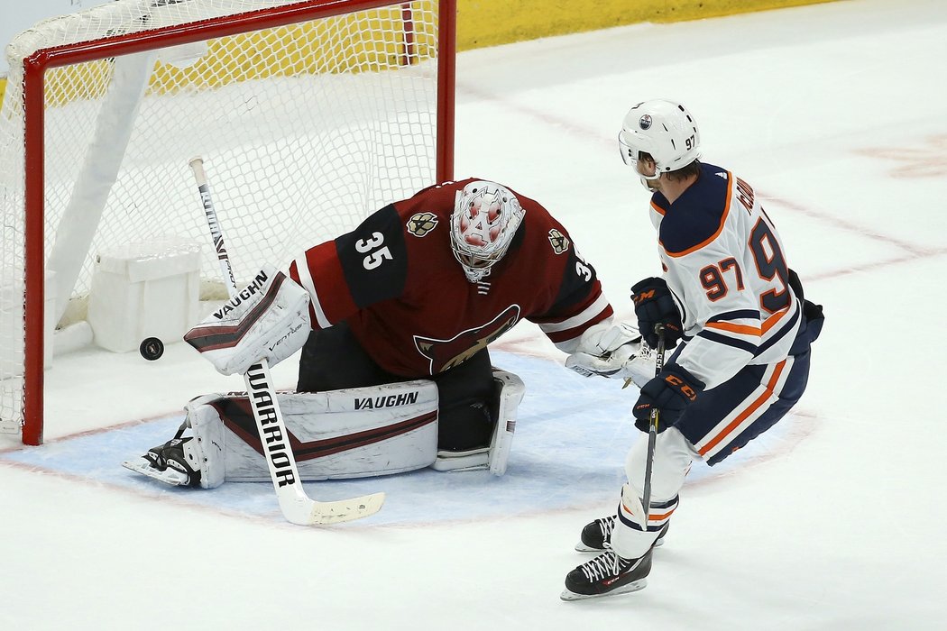 Connor McDavid byl jediným úspěšným nájezdníkem proti Coyotes a rozhodl tak o výhře