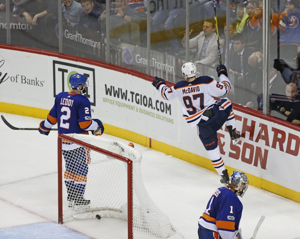 Connor McDavid rozhodl o výhře Edmontonu na ledě New York Islanders až v prodloužení