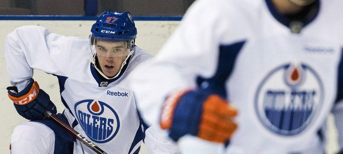 Connor McDavid už přijímá tréninkové dávky v barvách Edmontonu.