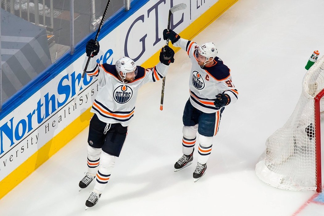 Connor McDavid a Leon Draisaitl jsou jedni ze zástupců kanadské divize, kteří vévodí produktivitě