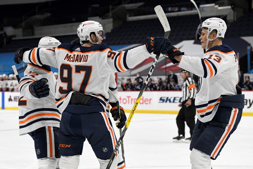 Connor McDavid pomohl k vítězství nad Winnipegem třemi góly