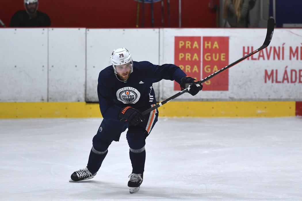 Hvězda Edmontonu Oilers Leon Draisaitl se připravuje na novou sezonu NHL v Česku