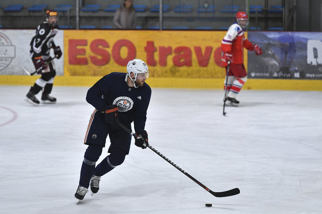 Hvězda Edmontonu Oilers Leon Draisaitl se připravuje na novou sezonu NHL v Česku