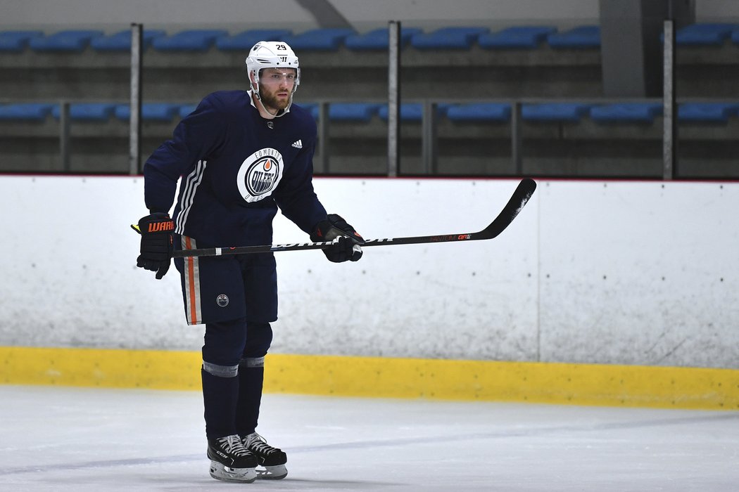 Hvězda Edmontonu Oilers Leon Draisaitl se připravuje na novou sezonu NHL v Česku