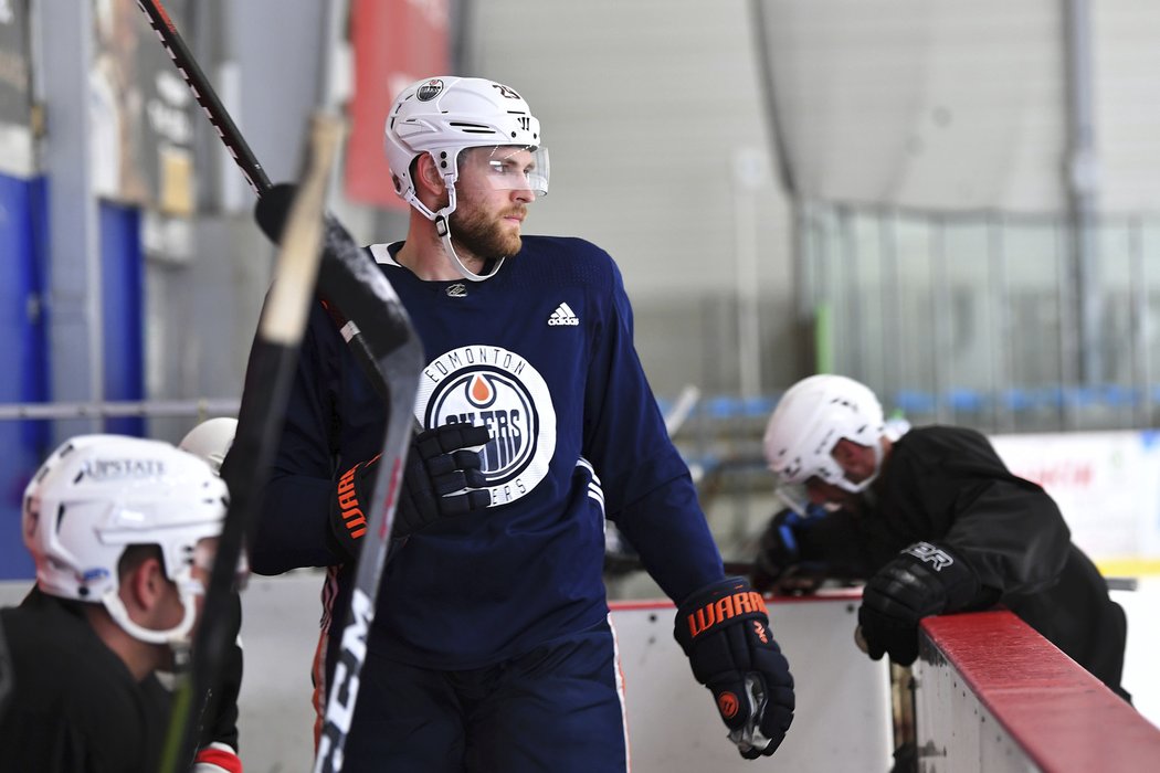 Hvězda Edmontonu Oilers Leon Draisaitl se připravuje na novou sezonu NHL v Česku