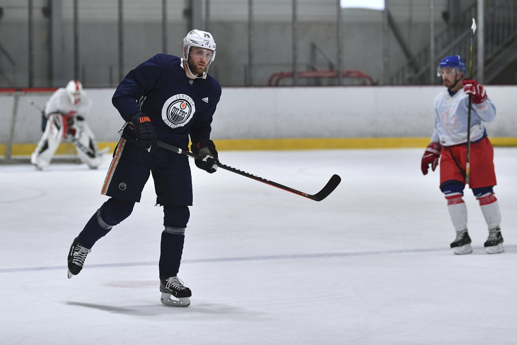 Hvězda Edmontonu Oilers Leon Draisaitl se připravuje na novou sezonu NHL v Česku