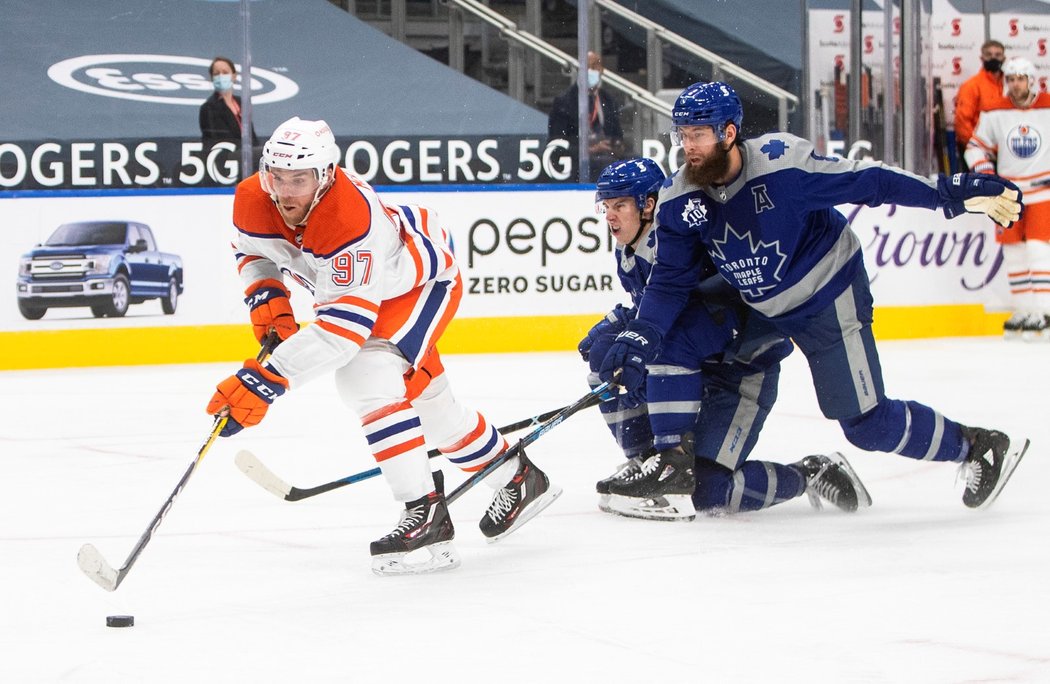 Úžasné sólo zakončené gólem ukázal Connor McDavid proti Torontu