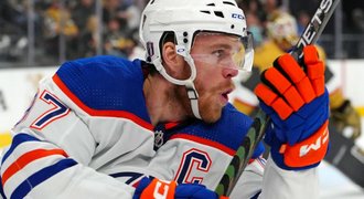 Edmonton srovnal sérii s Vegas. Řádili Draisatl a McDavid, brankář střídal