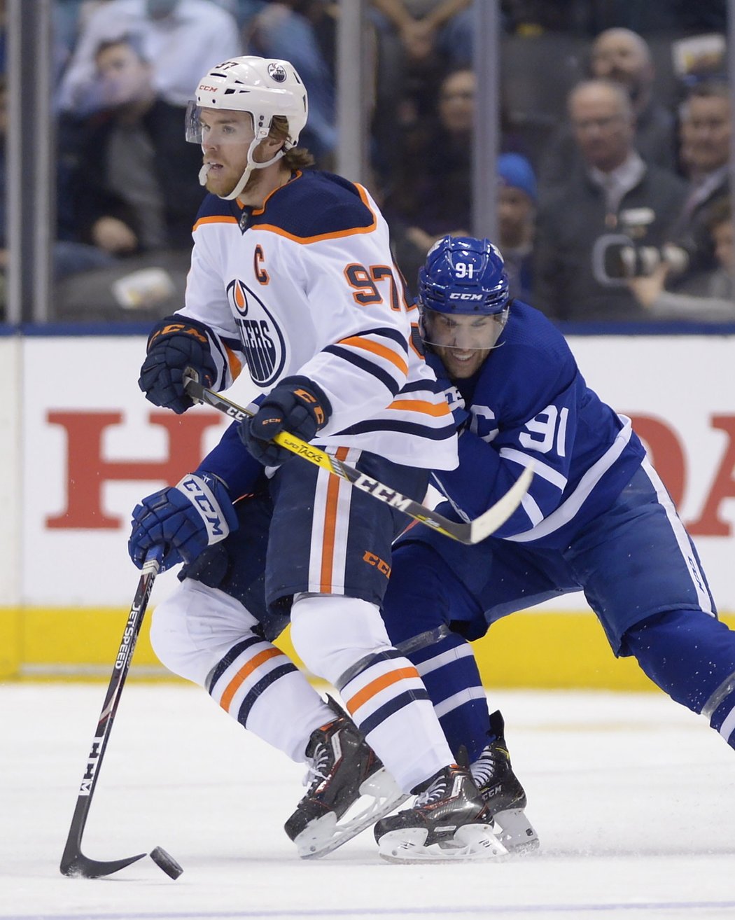 V dalším duelu porazil Edmonton 6:4 Toronto, k čemuž nejproduktivnější hráč NHL Connor McDavid přispěl čtyřmi body (1+3).