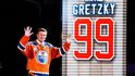 Symbol legendárního hokejisty Waynea Gretzkyho číslo 99