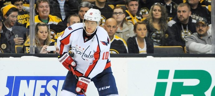 Martin Erat se v pátečním utkání NHL podílel dvěma asistencemi na vysokém vítězství Washingtonu 7:0 na ledě Philadelphie.