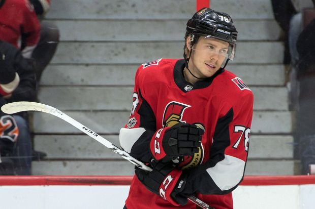 Filip Chlapík, už má za sebou několik zápasů v NHL, ale naplno se v týmu Senators zatím neuchytil Filip Chlapík, už má za sebou několik zápasů v NHL, ale naplno se v týmu Senators zatím neuchytil