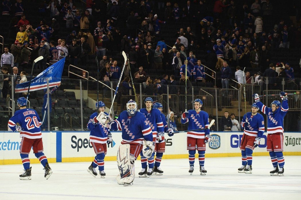 Hokejisté New York Rangers porazili i díky krásné brance Filipa Chytila Chicago 4:3.