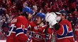 Hokejisté Montrealu slaví prodloužení finálové série, které zařídil Josh Anderson (vlevo)