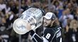 Drew Doughty a jeho vítězné kolečko se Stanley Cupem