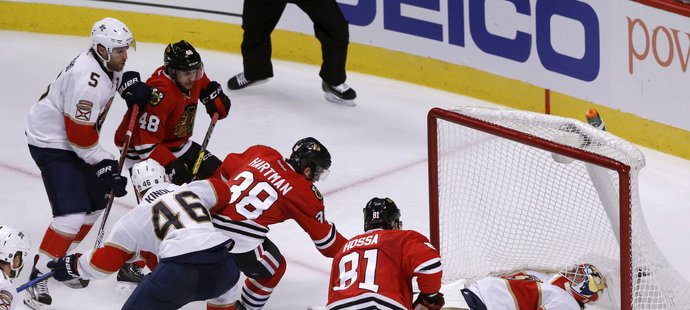 Brankář Floridy Roberto Luongo chytl Chicagu několik vyložených šancí