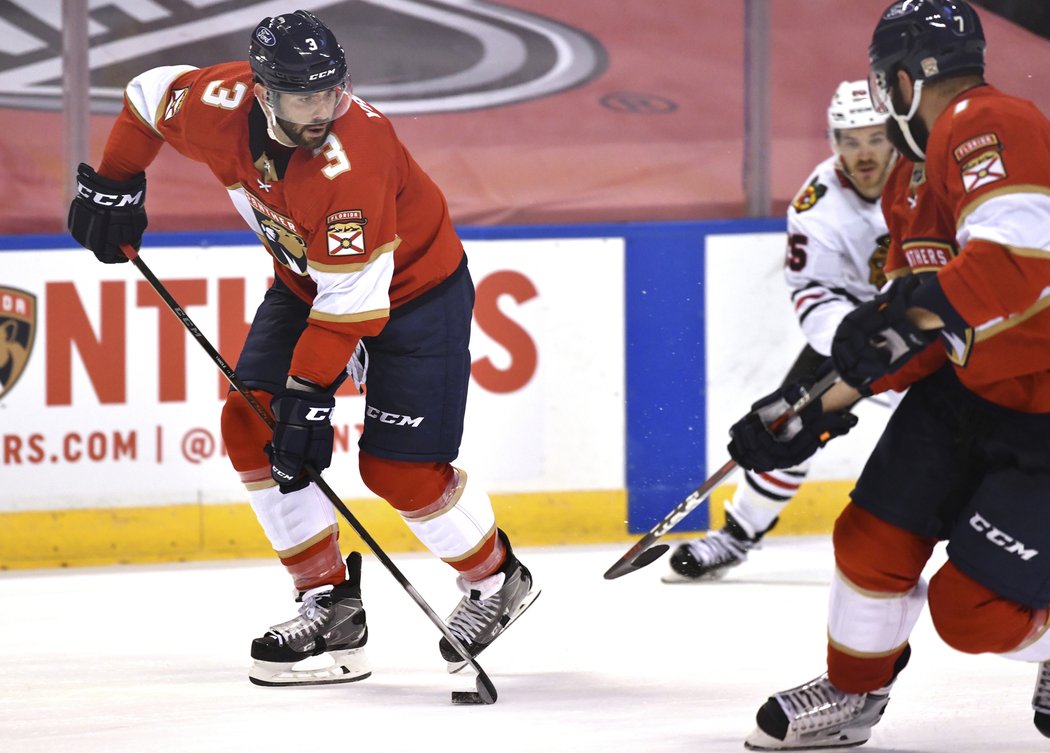 Hokejisté Floridy vstoupili v neděli do nového ročníku NHL výhrou 5:2 nad Chicagem.