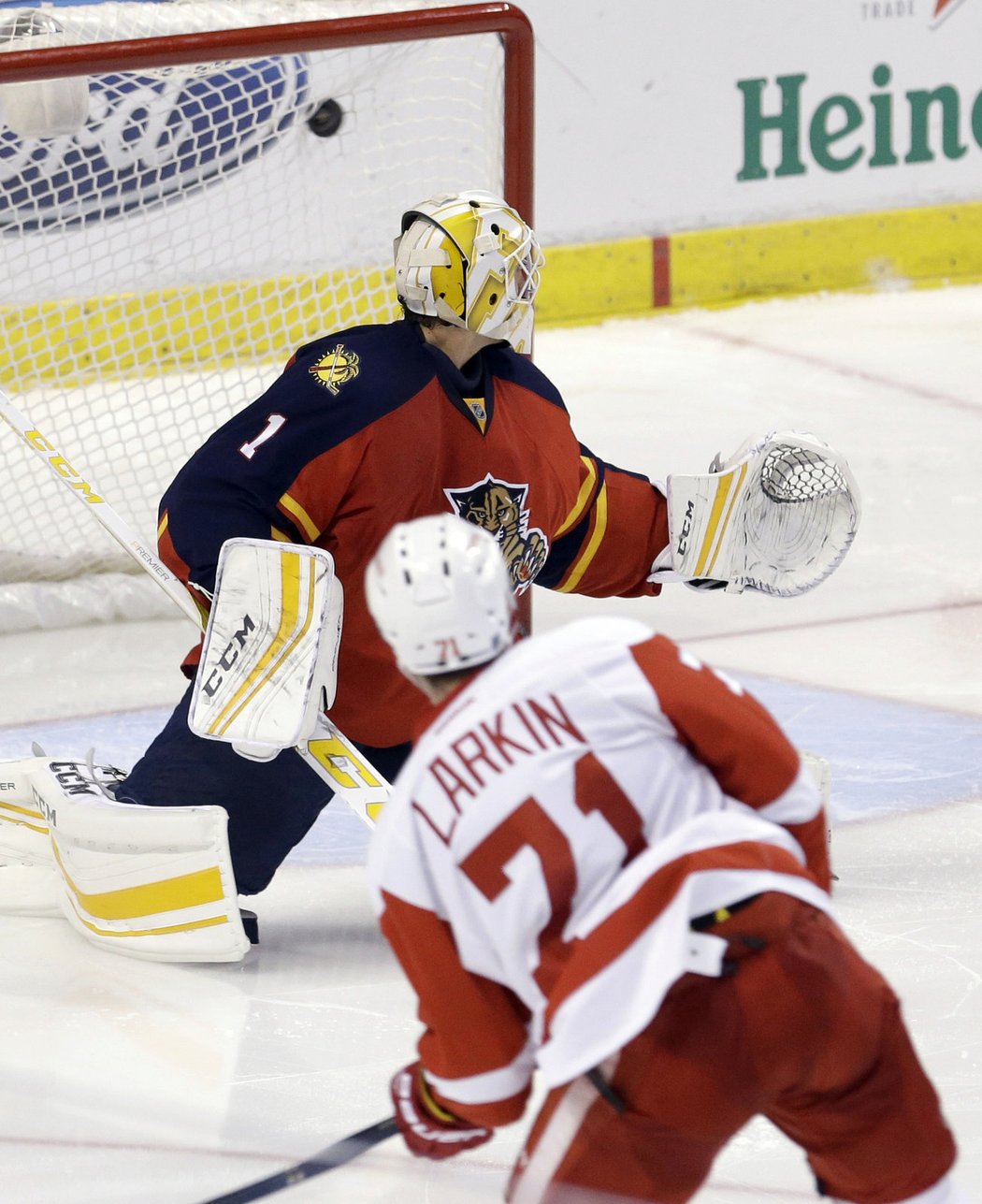 Dylan Larkin právě střelou na lapačku překonal Roberta Luonga v brance Panthers