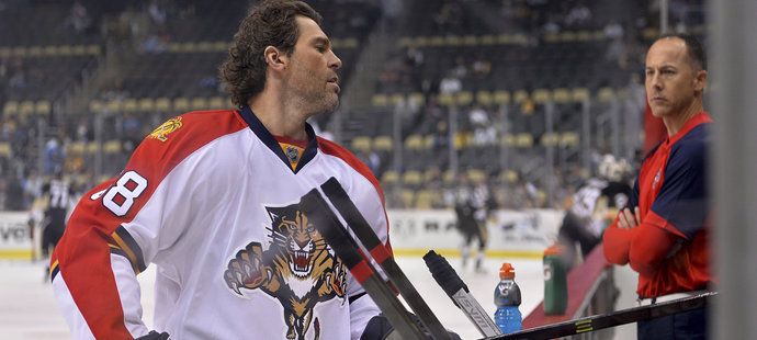 Jaromír Jágr už se připravuje na příští sezonu v NHL? Na konci sezony totiž vyměnil značku hokejek, teď má novou lásku.