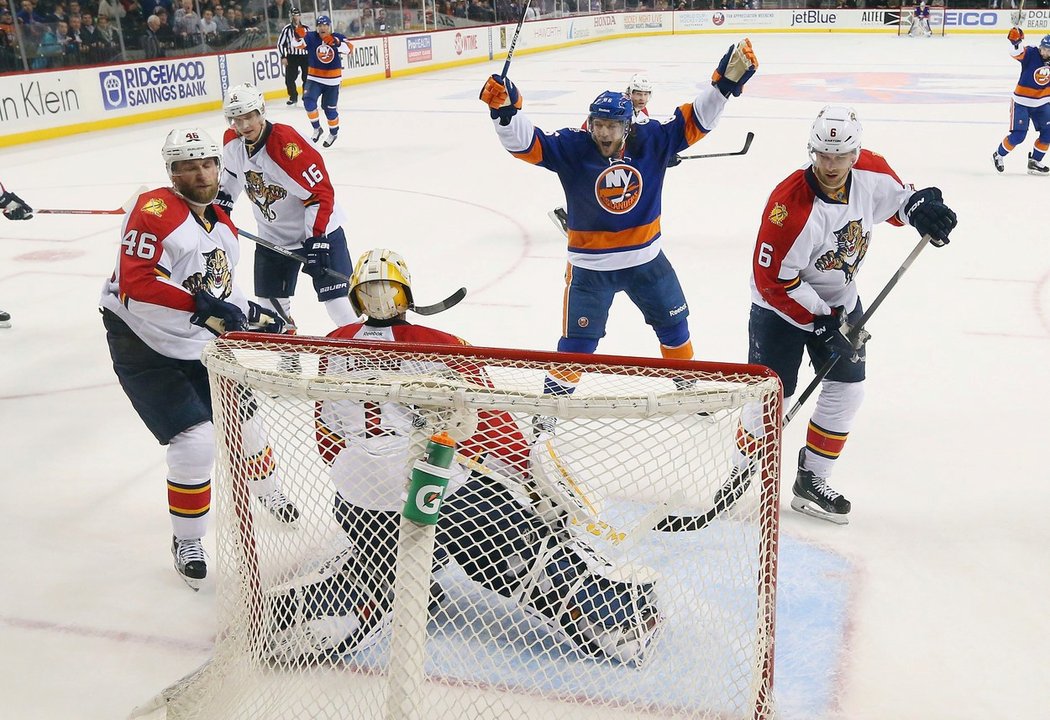 Jakub Kindl brance Islanders nezabránil