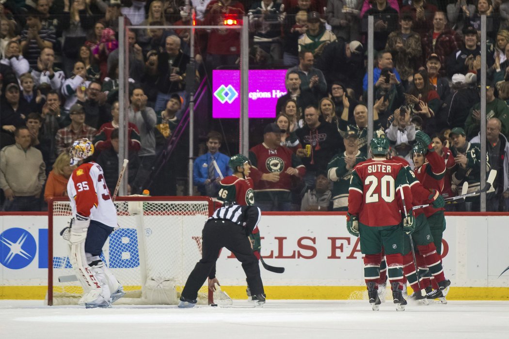 Skóre za Minnesotu otevřel Charlie Coyle