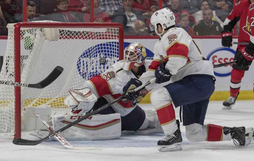 Brankář Floridy Roberto Luongo předvedl proti Ottawě spoustu těžkých zákroků