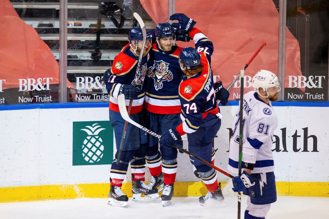 Florida před prvním derby v play off spláchla rivala z Tampy 5:1