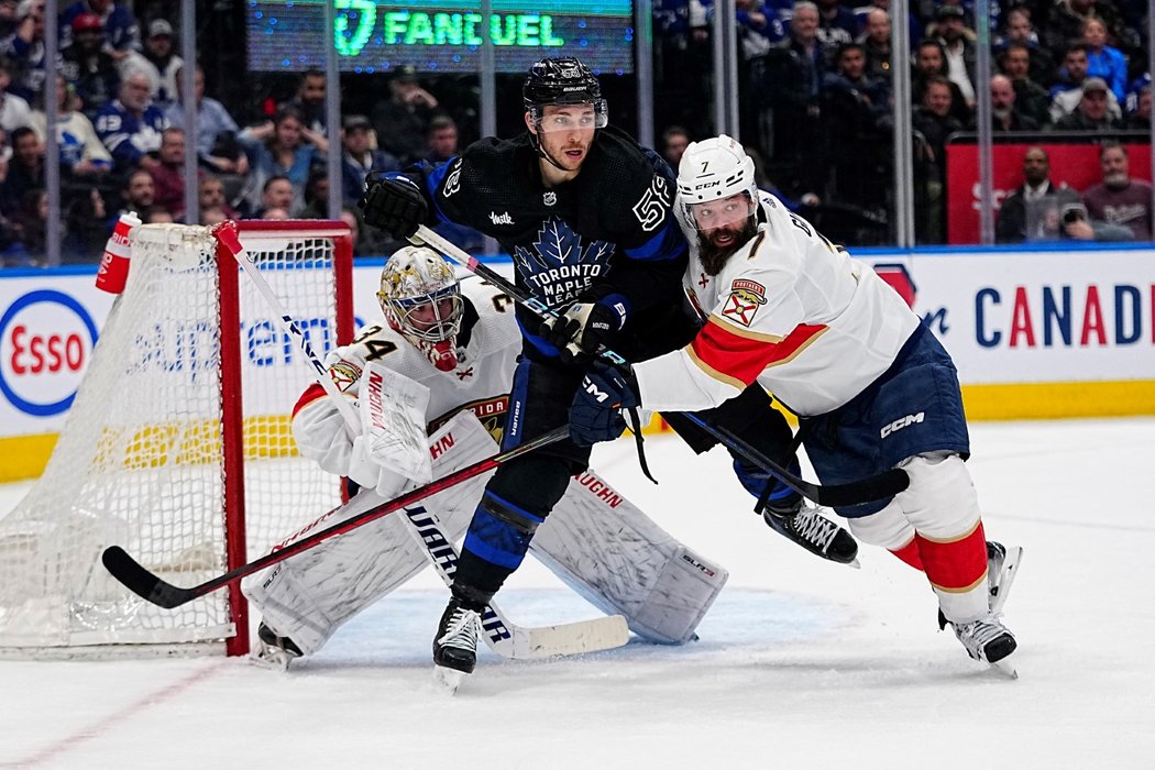 Radko Gudas v zápase s Torontem