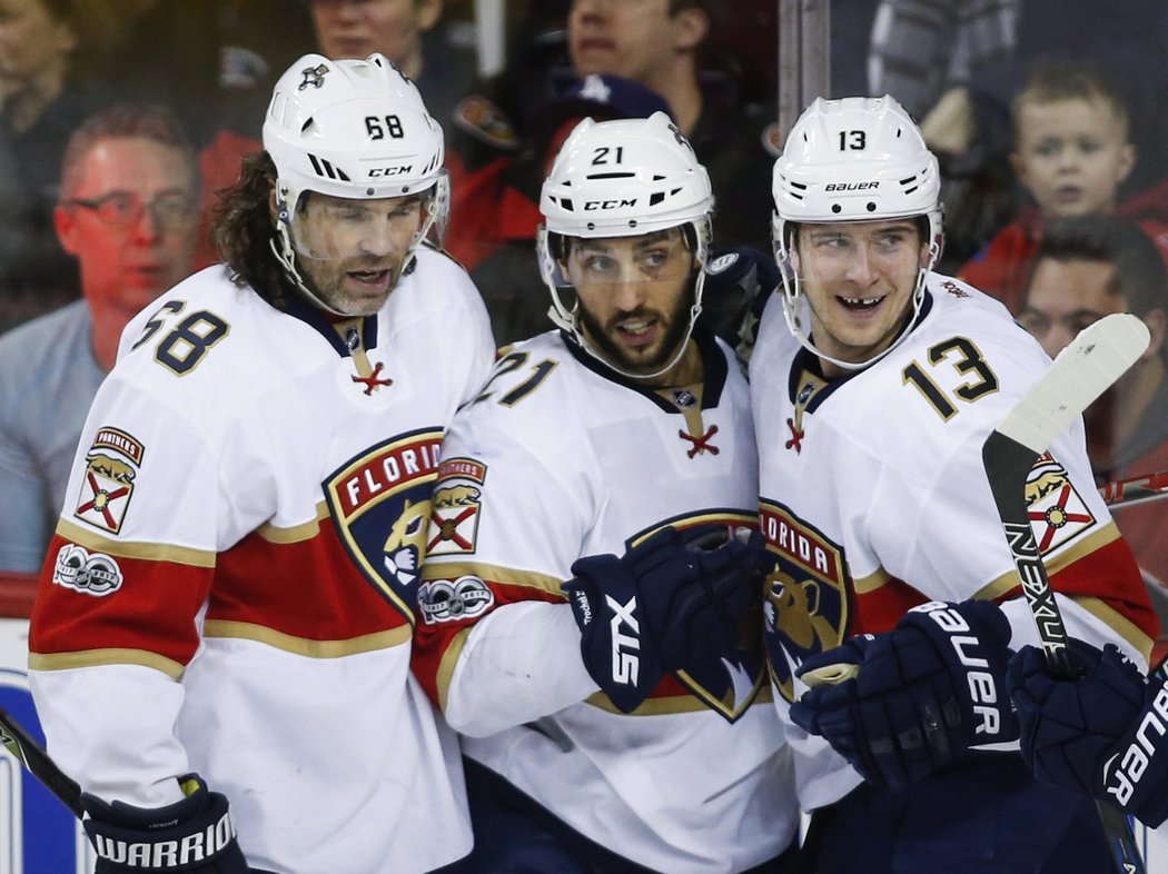 Vincent Trocheck (uprostřed) vstřelil Calgary dva góly, ale nikdo se k němu nepřidal