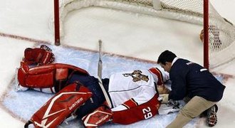 VIDEO: Spoluhráč praštil Vokouna hokejkou do hlavy